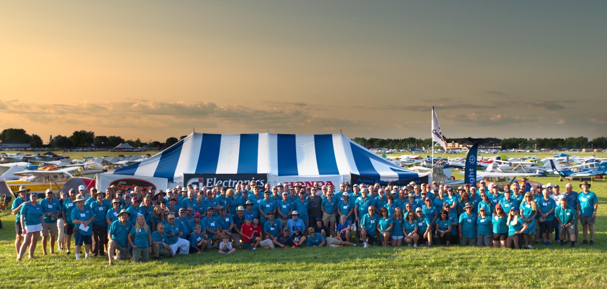 2019 Cessnas 2 Oshkosh Group Picture